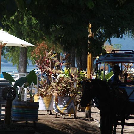 Star Bar And Bungalows Гили Еър Екстериор снимка