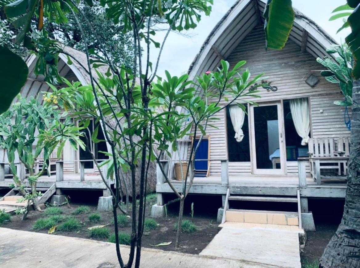 Star Bar And Bungalows Гили Еър Екстериор снимка