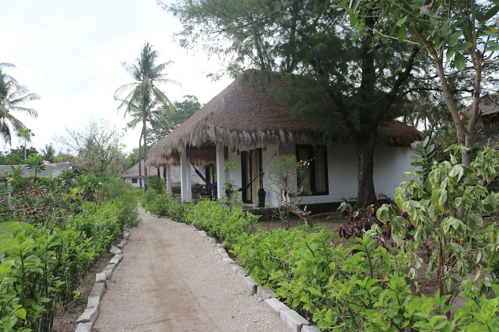 Star Bar And Bungalows Гили Еър Екстериор снимка