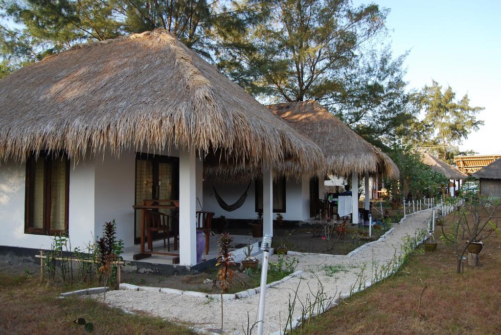 Star Bar And Bungalows Гили Еър Стая снимка
