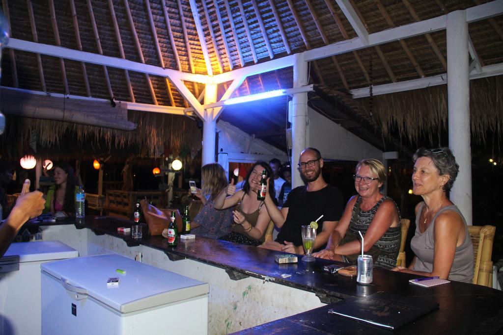 Star Bar And Bungalows Гили Еър Екстериор снимка