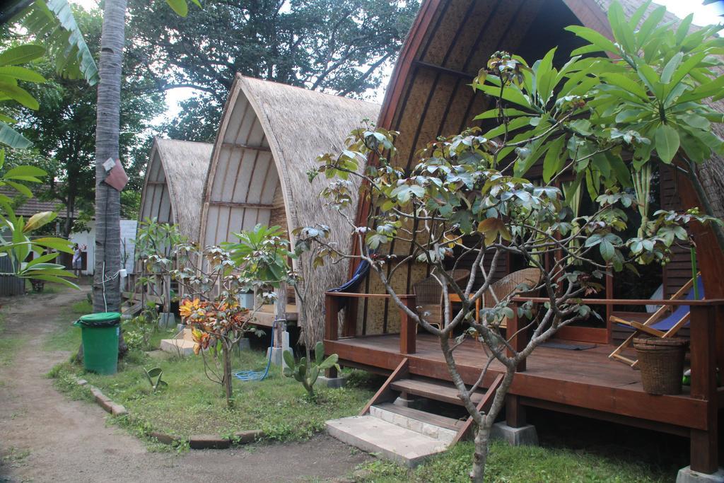 Star Bar And Bungalows Гили Еър Екстериор снимка