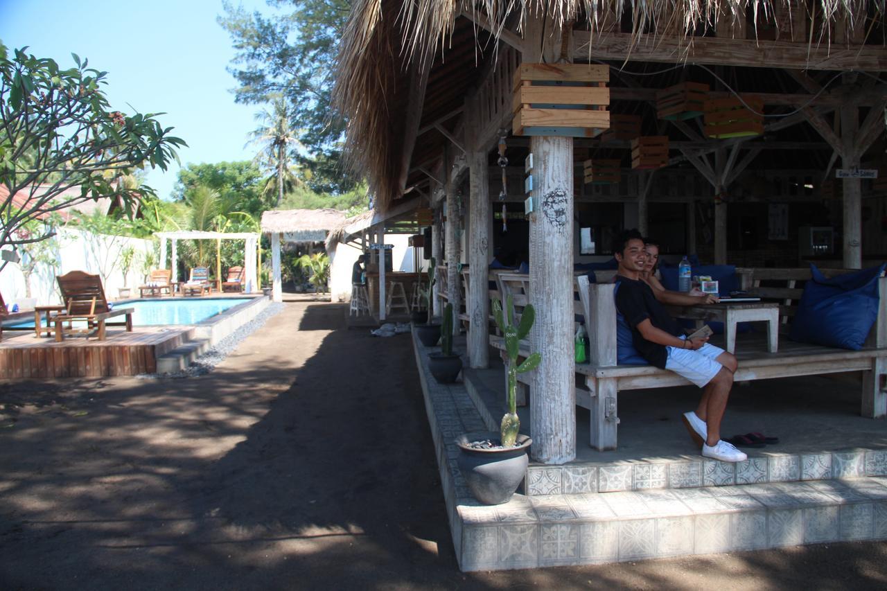 Star Bar And Bungalows Гили Еър Екстериор снимка